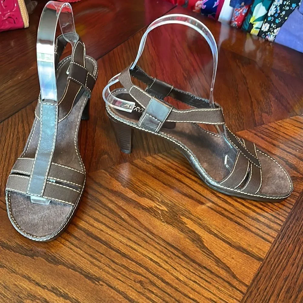 Aerosoles Loomy Tunes brown fabric T-Strap heeled comfort sandals